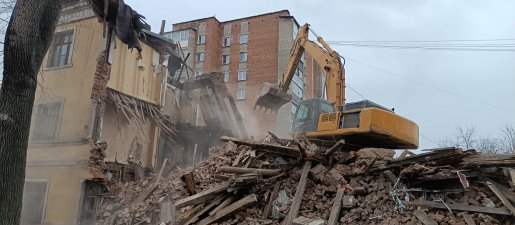Промышленный снос и демонтаж зданий спецтехникой стоимость услуг и где заказать - Якутск