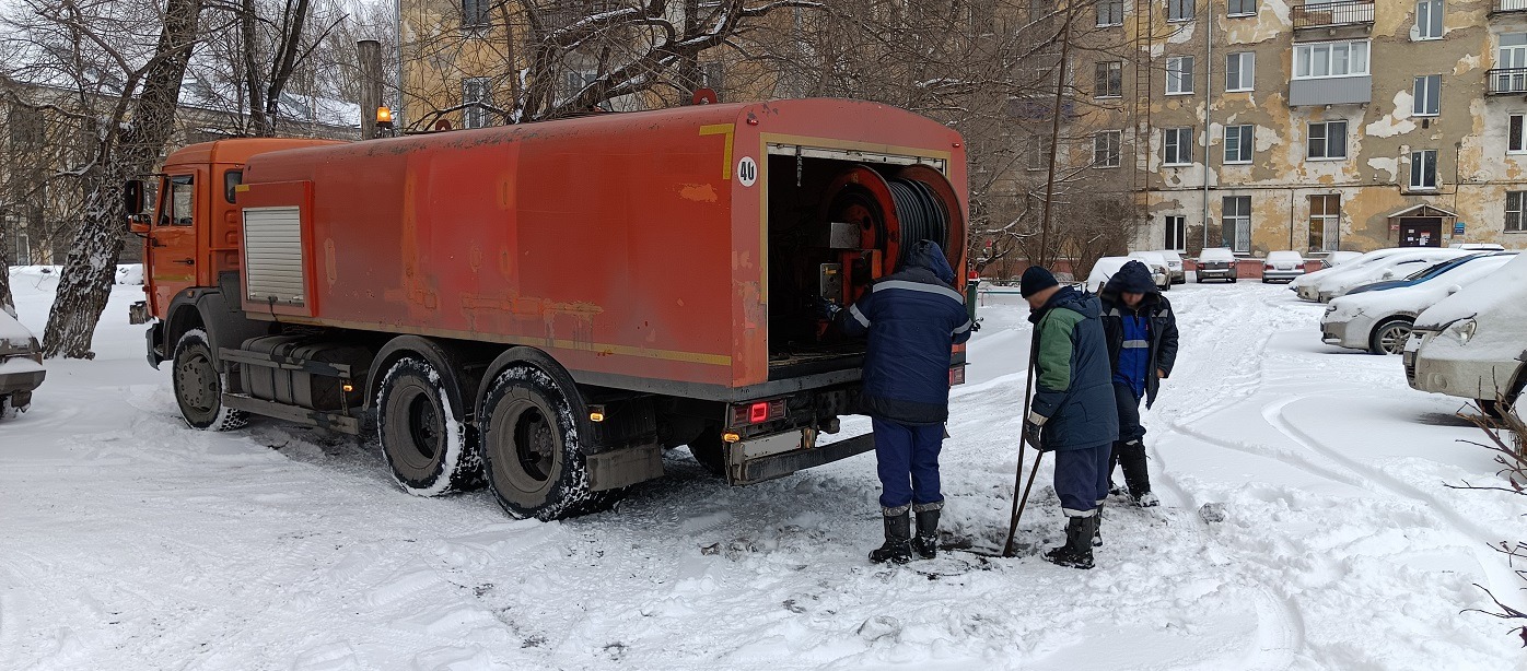 Прочистка канализации от засоров гидропромывочной машиной и специальным оборудованием в Якутске
